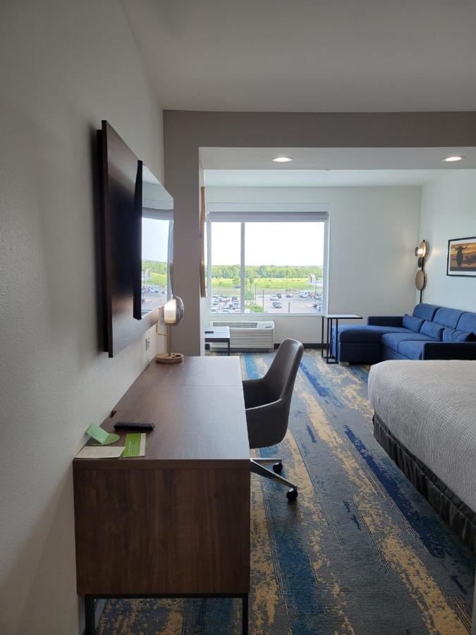 La Quinta Inn & Suites By Wyndham Террелл Екстер'єр фото
