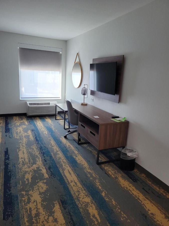 La Quinta Inn & Suites By Wyndham Террелл Екстер'єр фото
